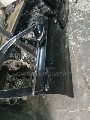 Toyota Crown Athlete Grs210 Driver’S Door + Side Mirror – Ex-Japan
