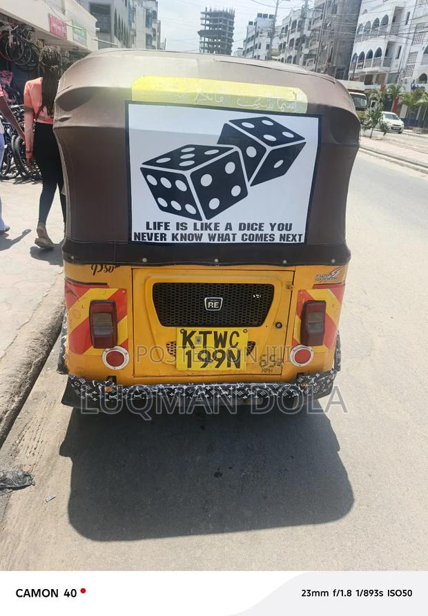 Bajaj RE 2019 Yellow - thumbnail 3