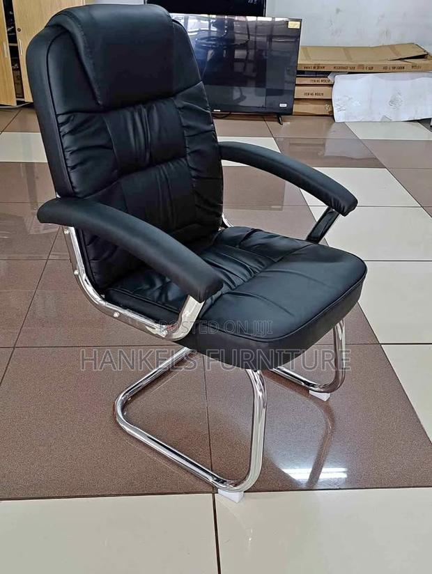 Leather Executive Office Chair – Stylish Professional