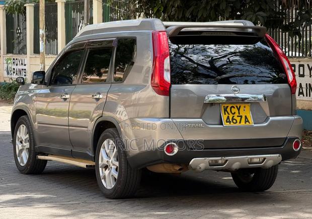 Nissan X-Trail 2013 Gray - thumbnail 2