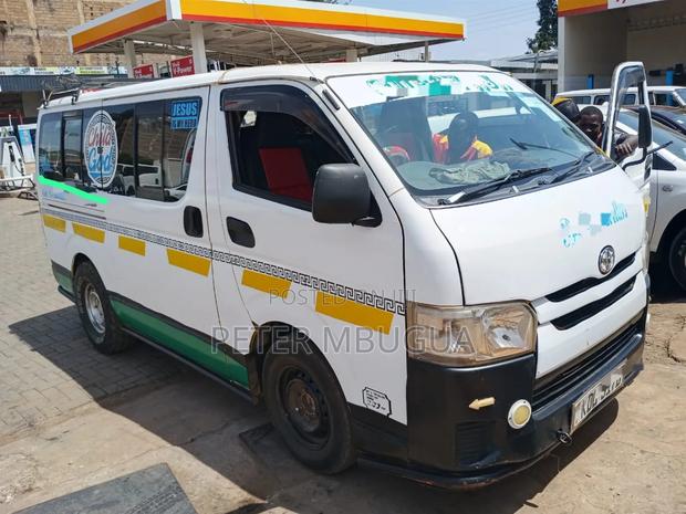 Toyota HiAce 2015 White - main view