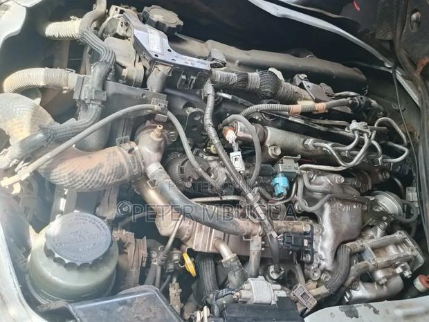 Toyota HiAce 2015 White - thumbnail 6