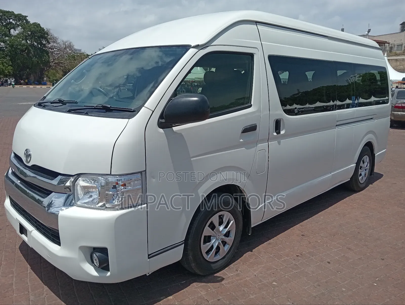 Toyota HiAce 2018 White