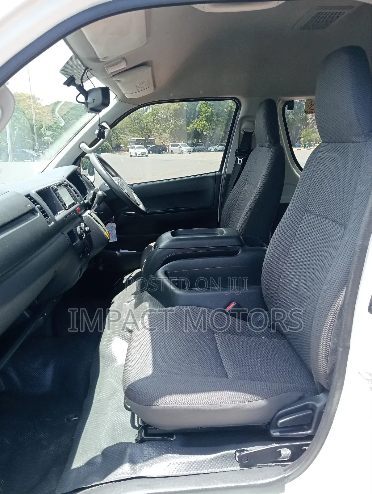 Toyota HiAce 2018 White