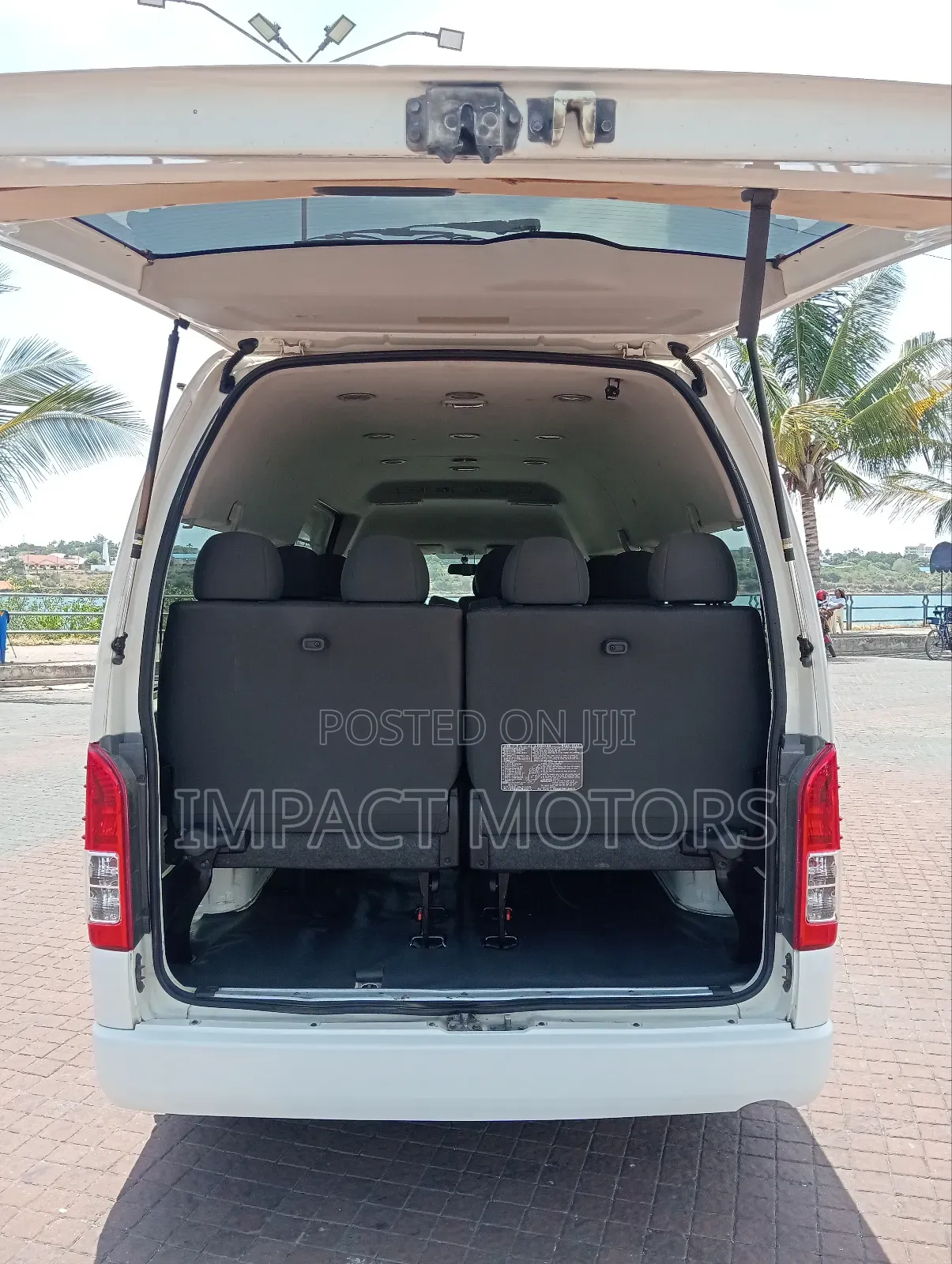 Toyota HiAce 2018 White