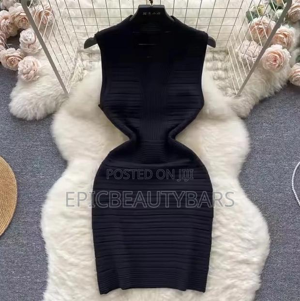 Valentine Summer v-Neck Pleated Waist Slim-Fit Dress/Black - main view