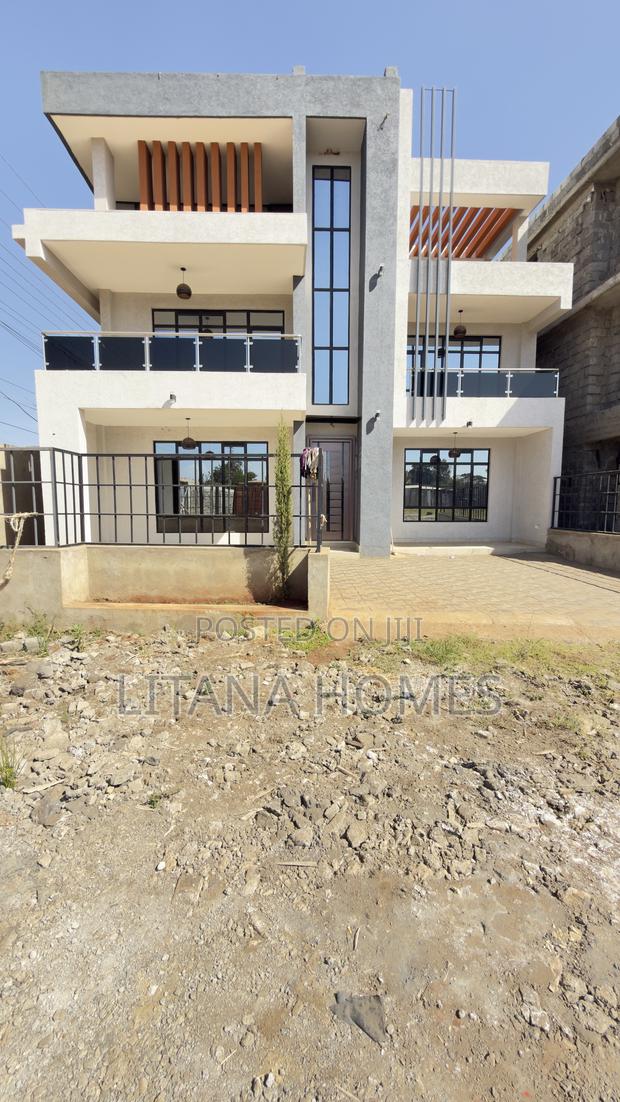 5bdrm Townhouse/Terrace in Kamakis for sale