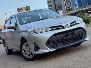 Toyota Axio 1.5 Hybrid 2WD 2019 Silver