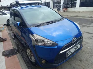 Toyota Sienta 2017 Blue