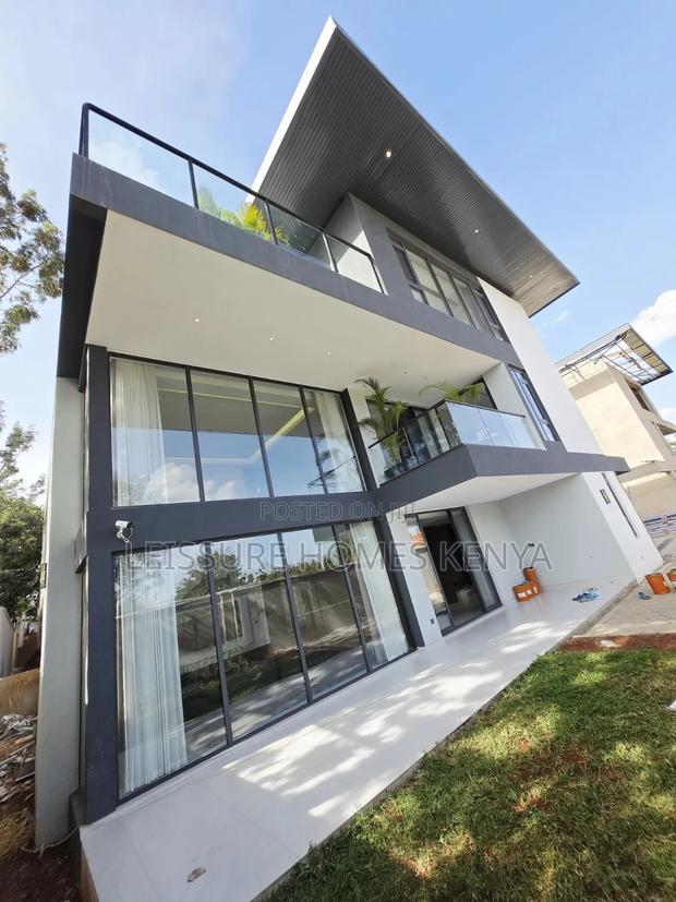 5bdrm Villa in Lavington for sale - main view