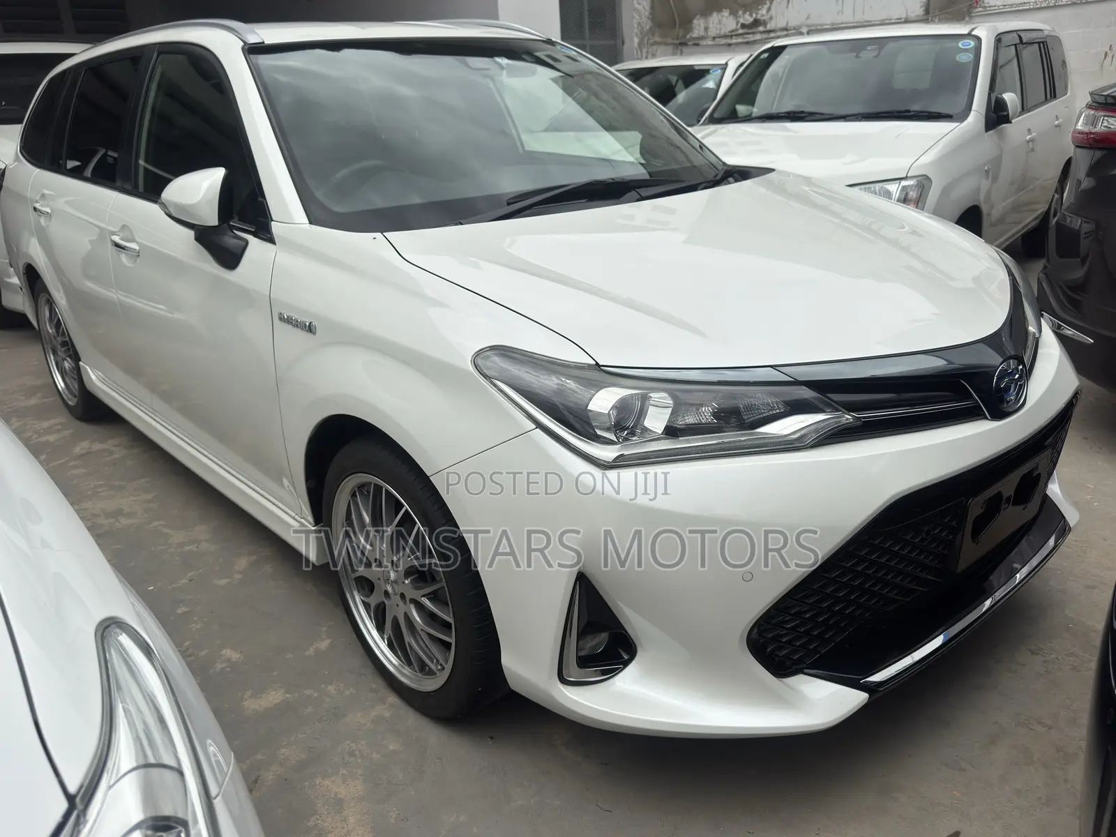 Toyota Corolla Fielder 1.5 Hybrid FWD 2019 White