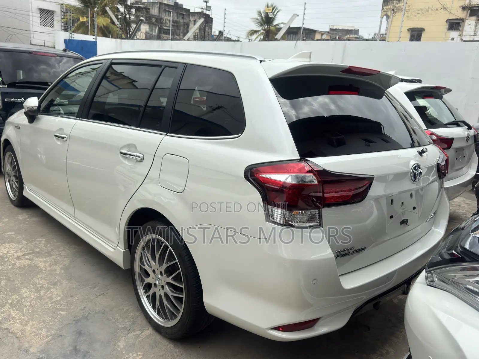 Toyota Corolla Fielder 1.5 Hybrid FWD 2019 White