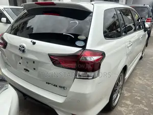 Toyota Corolla Fielder 1.5 Hybrid FWD 2019 White