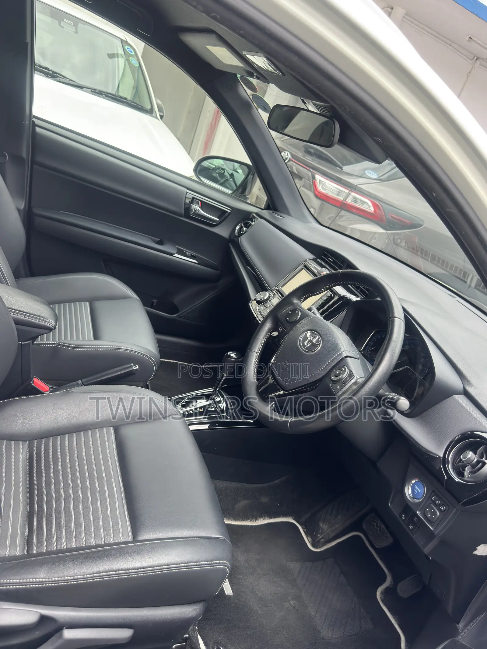 Toyota Corolla Fielder 1.5 Hybrid FWD 2019 White