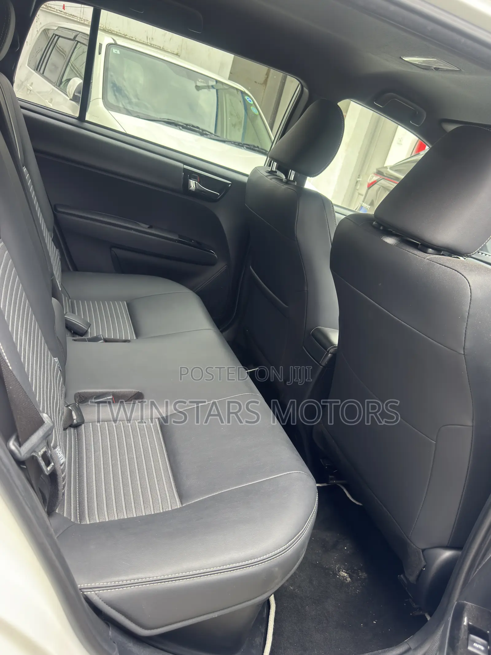 Toyota Corolla Fielder 1.5 Hybrid FWD 2019 White