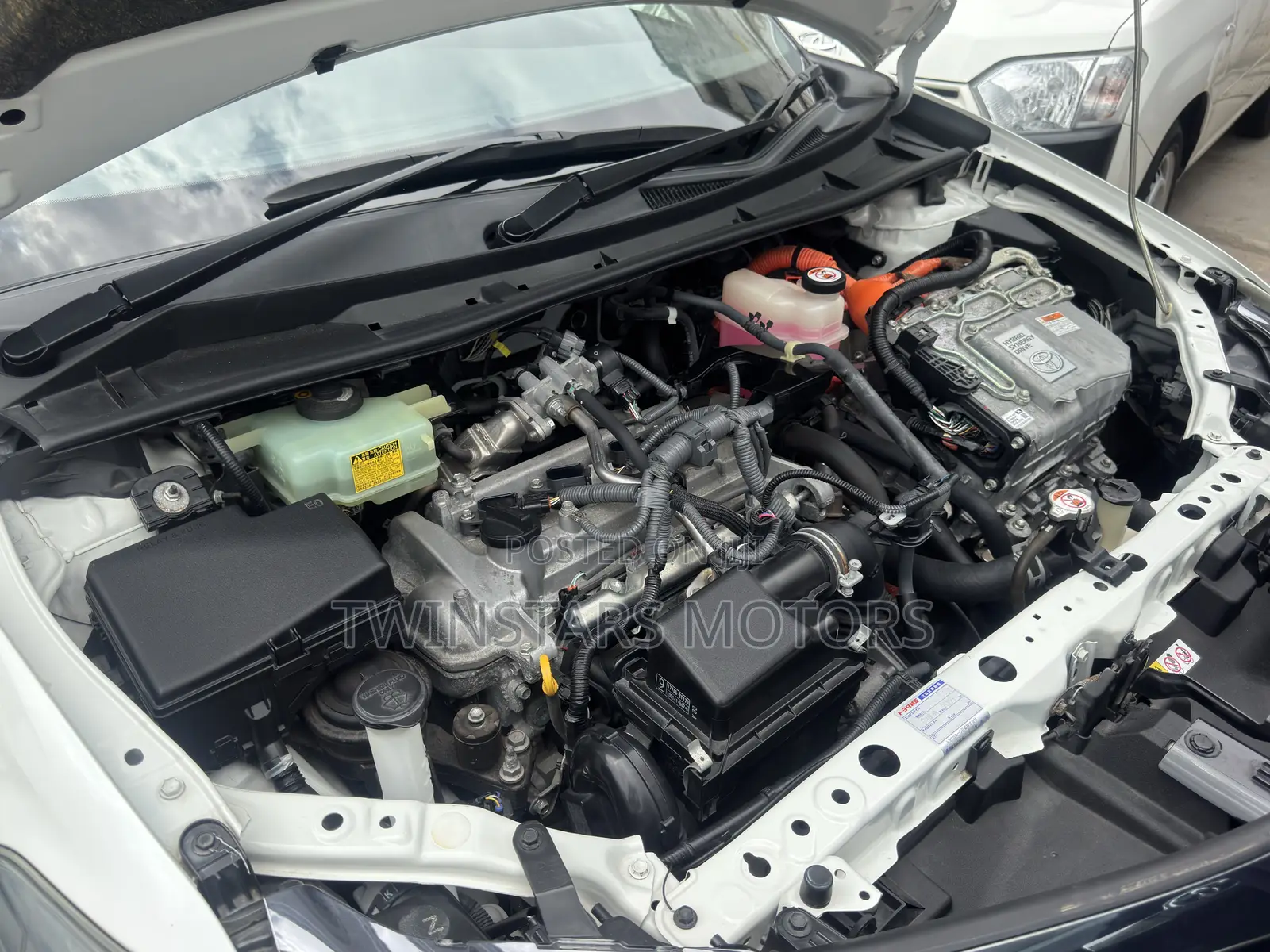 Toyota Corolla Fielder 1.5 Hybrid FWD 2019 White