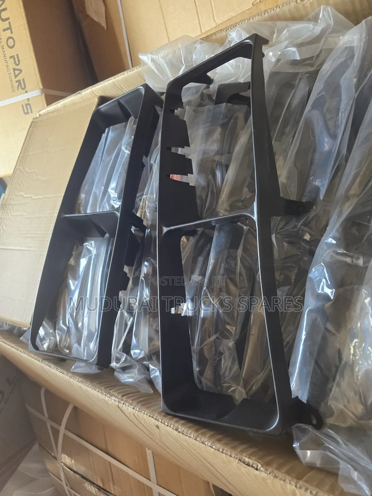 Mitsubishi Fh 215 Headlight Bezzle