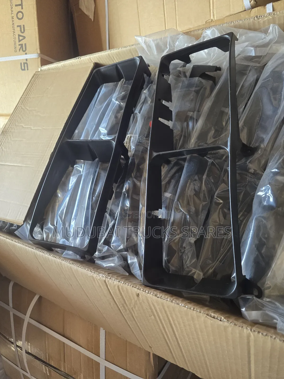 Mitsubishi Fh 215 Headlight Bezzle