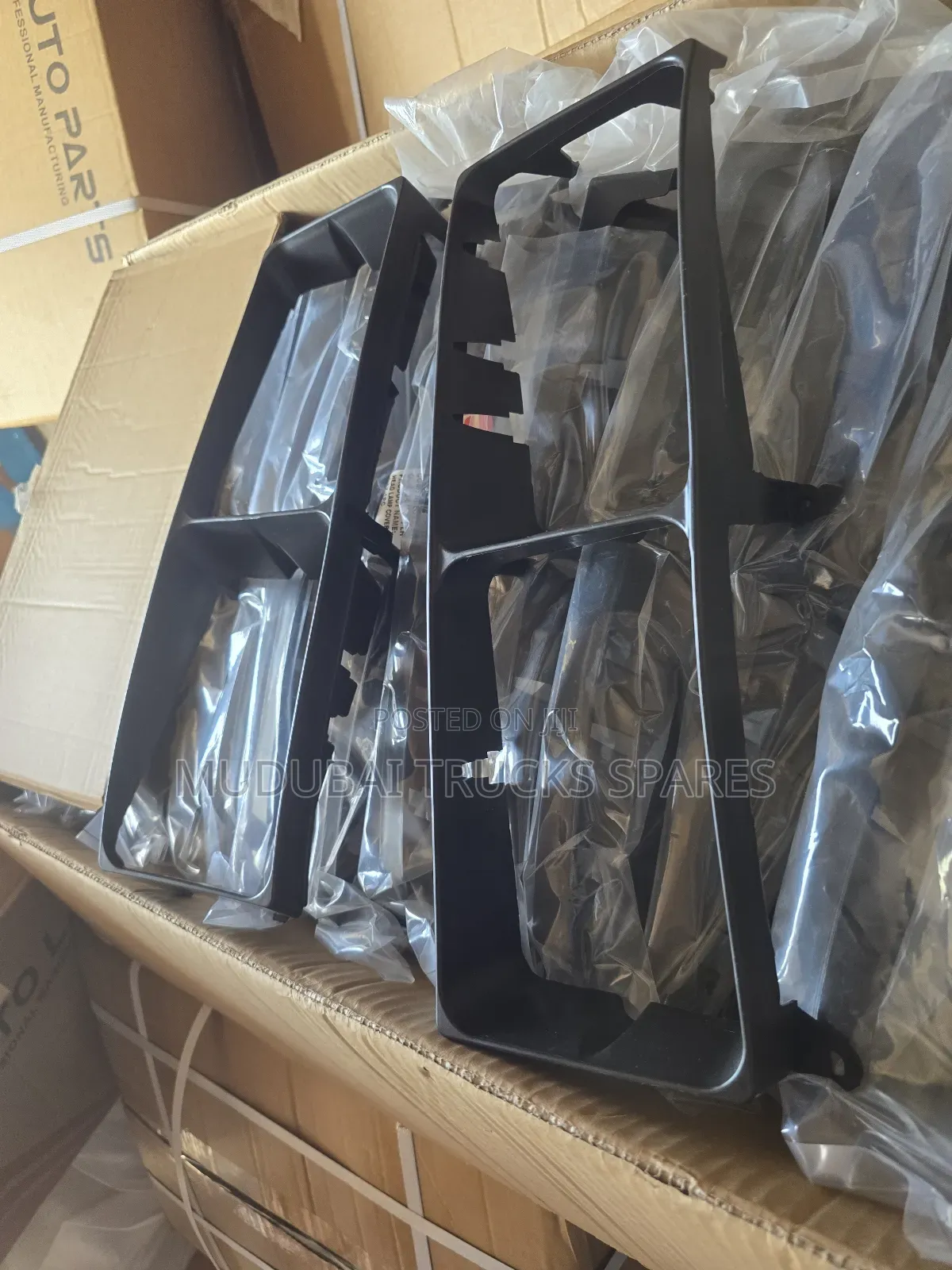 Mitsubishi Fh 215 Headlight Bezzle