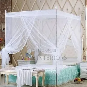 Four Stands White Mesh Mosquito Nets