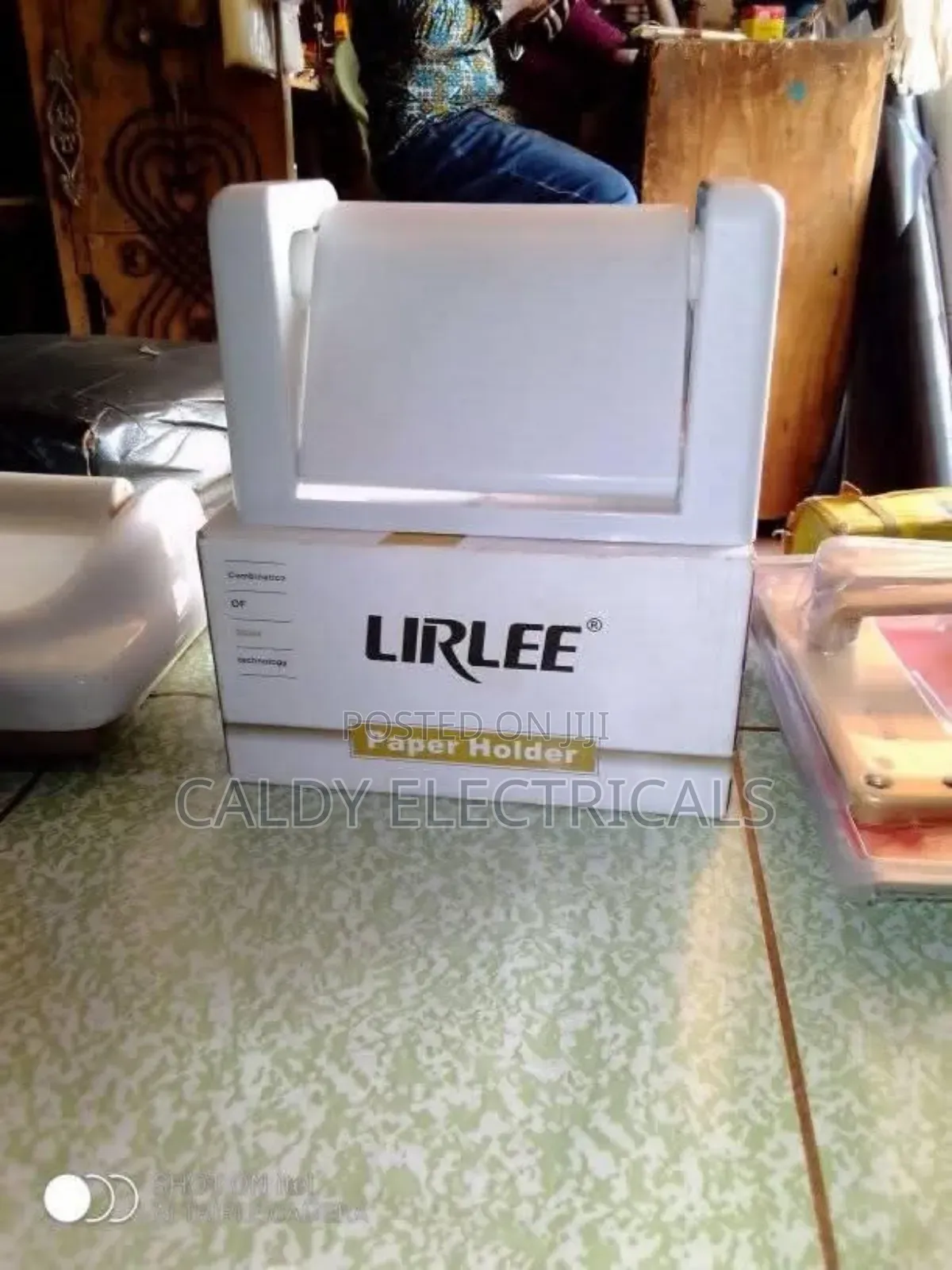 Elegant White Lirlee Plastic Toilet Paper/Tissue Holder Jr8