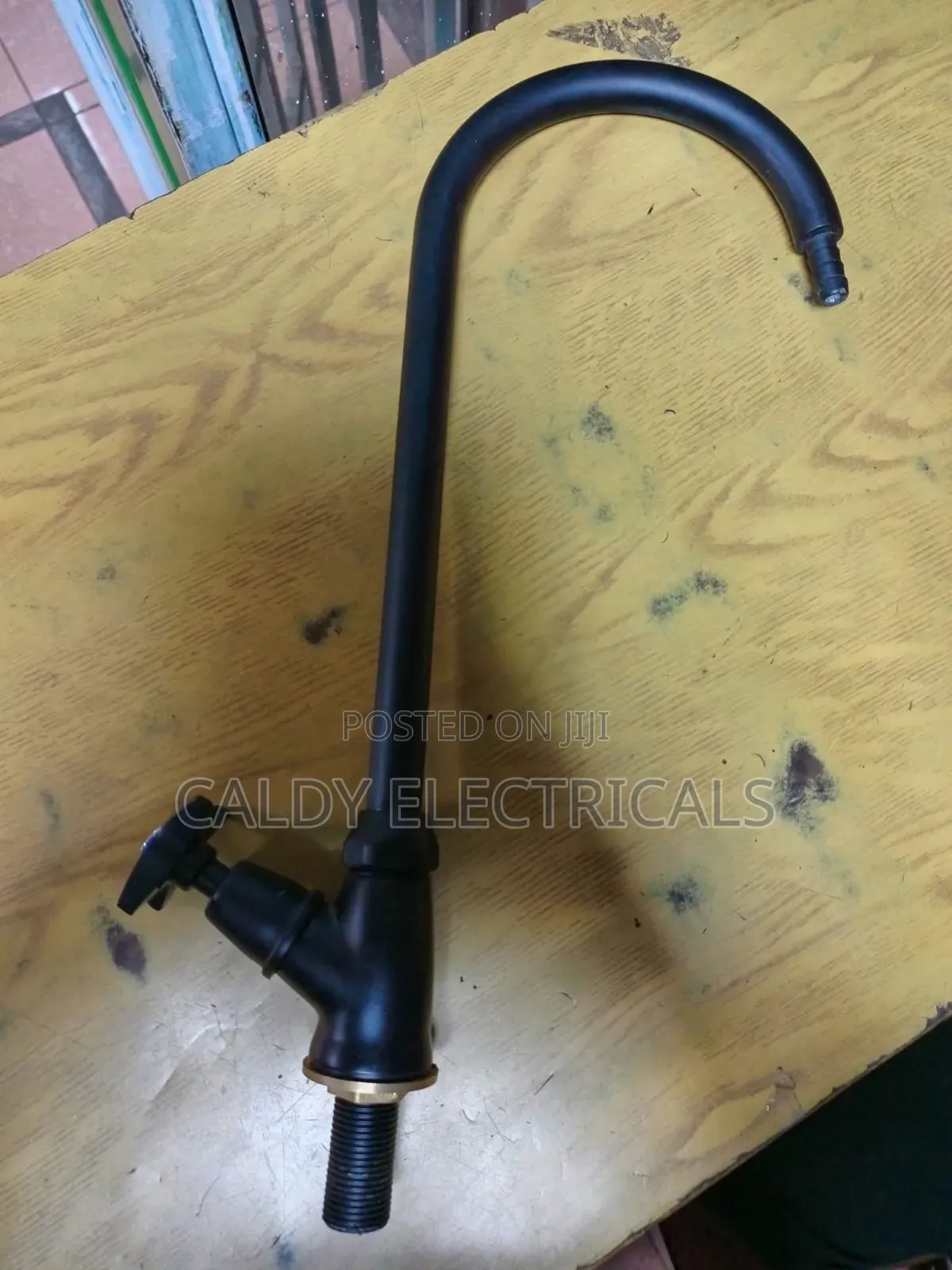 Unique Design Long-Neck Laboratory Water Tap Black Ht6