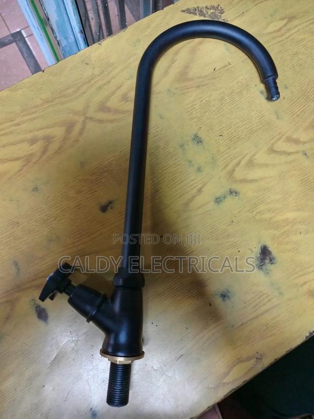 Unique Design Long-Neck Laboratory Water Tap Black Ht6