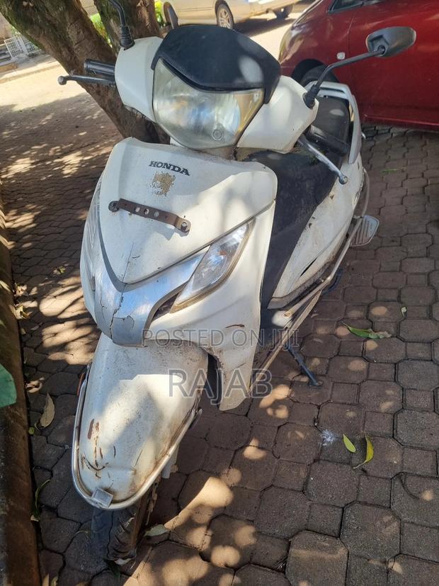 TVS XL 100 2012 White - main view