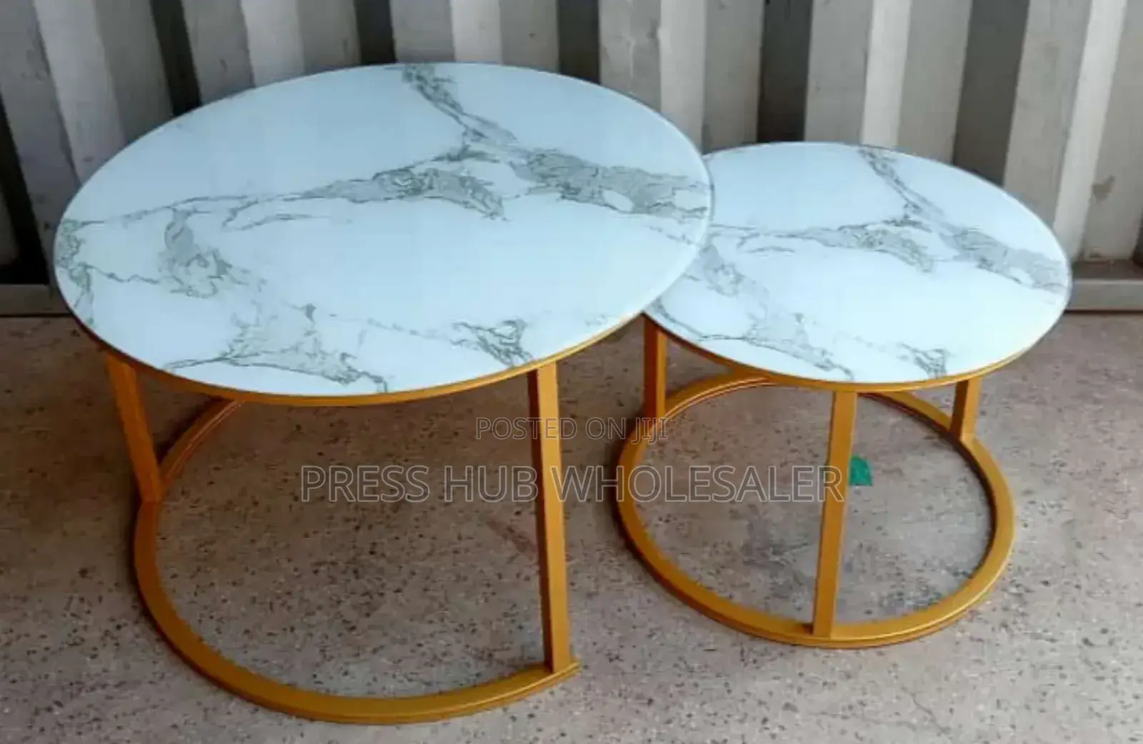 Small Round Nesting Coffee Table 