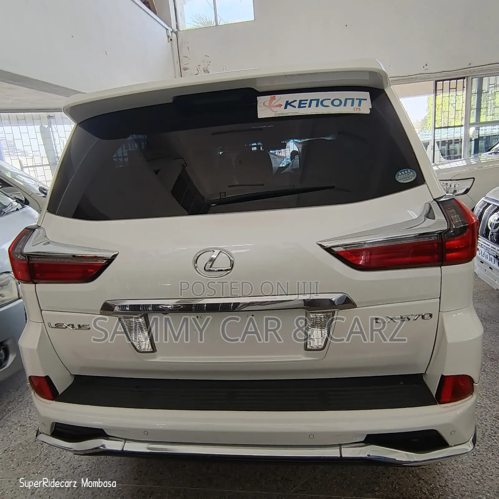 Lexus LX 570 AWD 2020 White