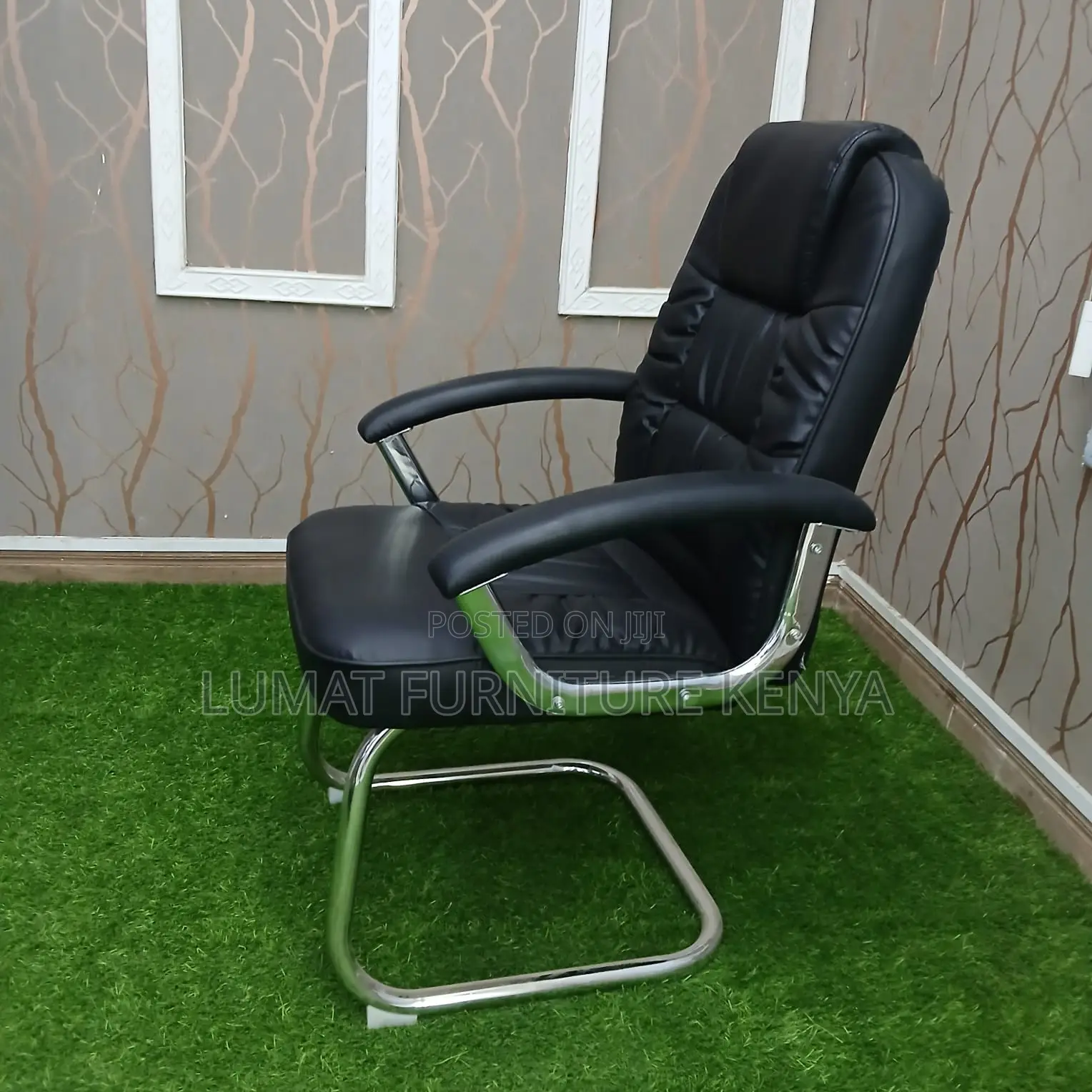 Midback Leatherette Visitors Chair