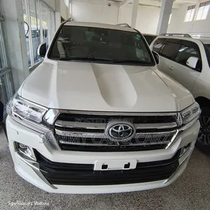Toyota Land Cruiser 4.6 V8 ZX 2019 White