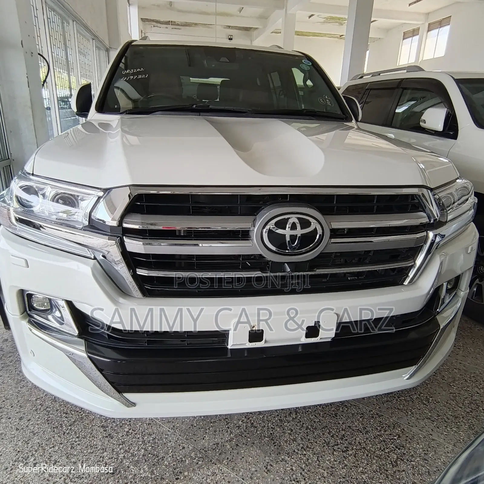 Toyota Land Cruiser 4.6 V8 ZX 2019 White