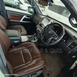Toyota Land Cruiser 4.6 V8 ZX 2019 White