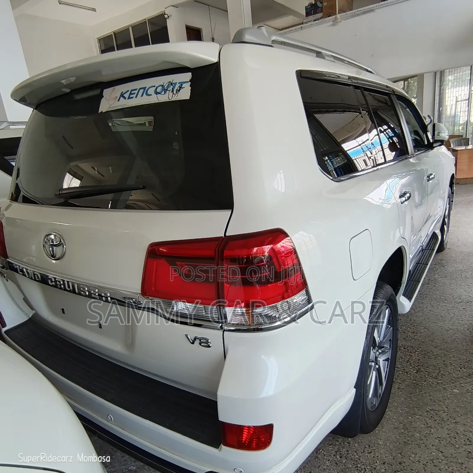 Toyota Land Cruiser 4.6 V8 ZX 2019 White