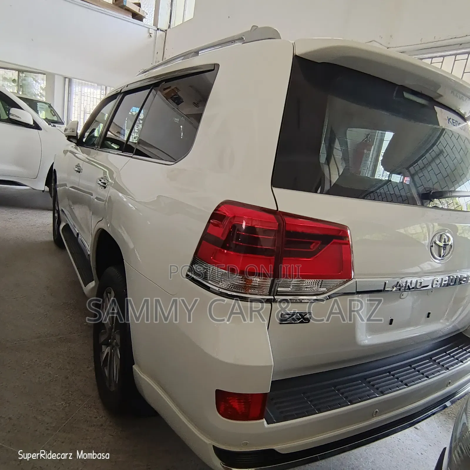 Toyota Land Cruiser 4.6 V8 ZX 2019 White