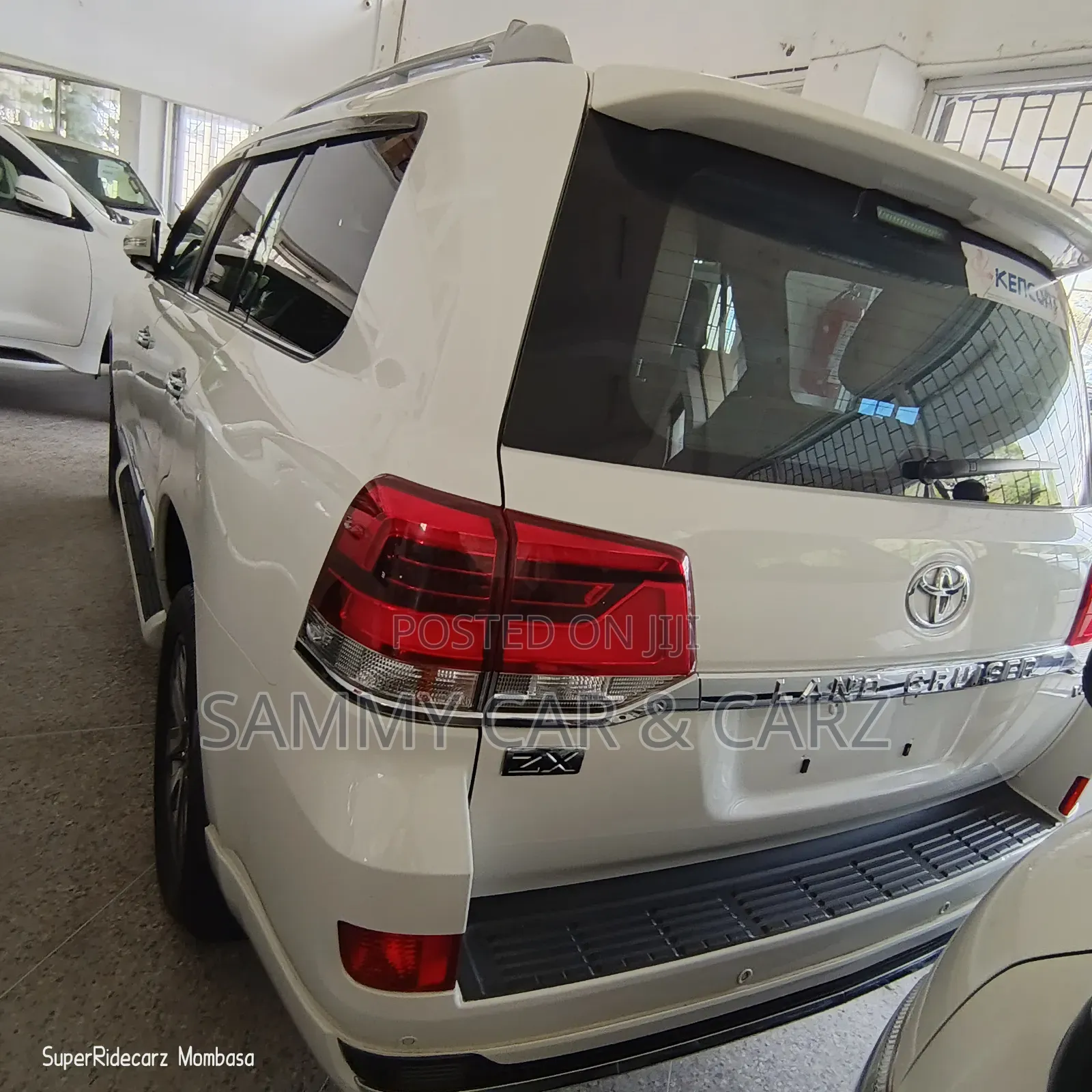 Toyota Land Cruiser 4.6 V8 ZX 2019 White