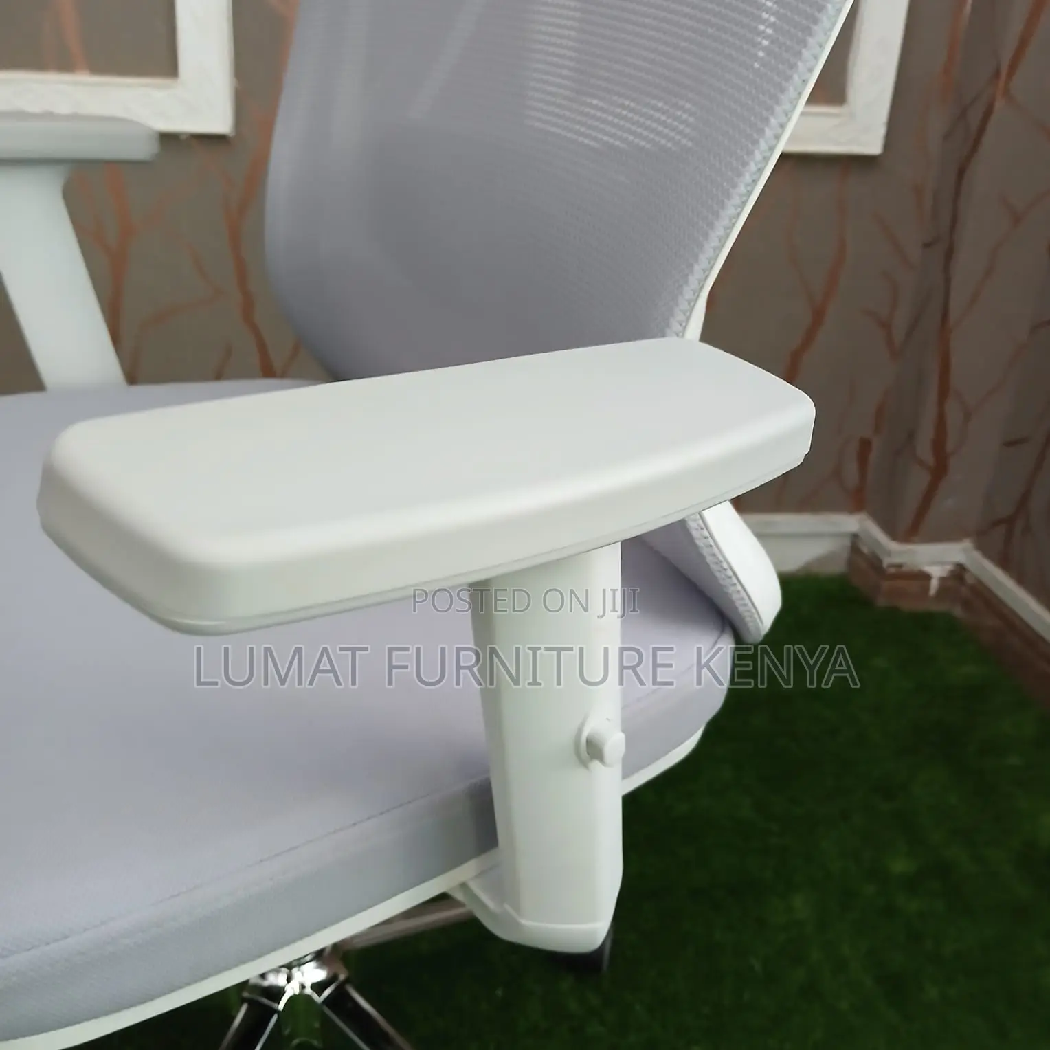 Adjustable Ergonomic Office Chair With Knob