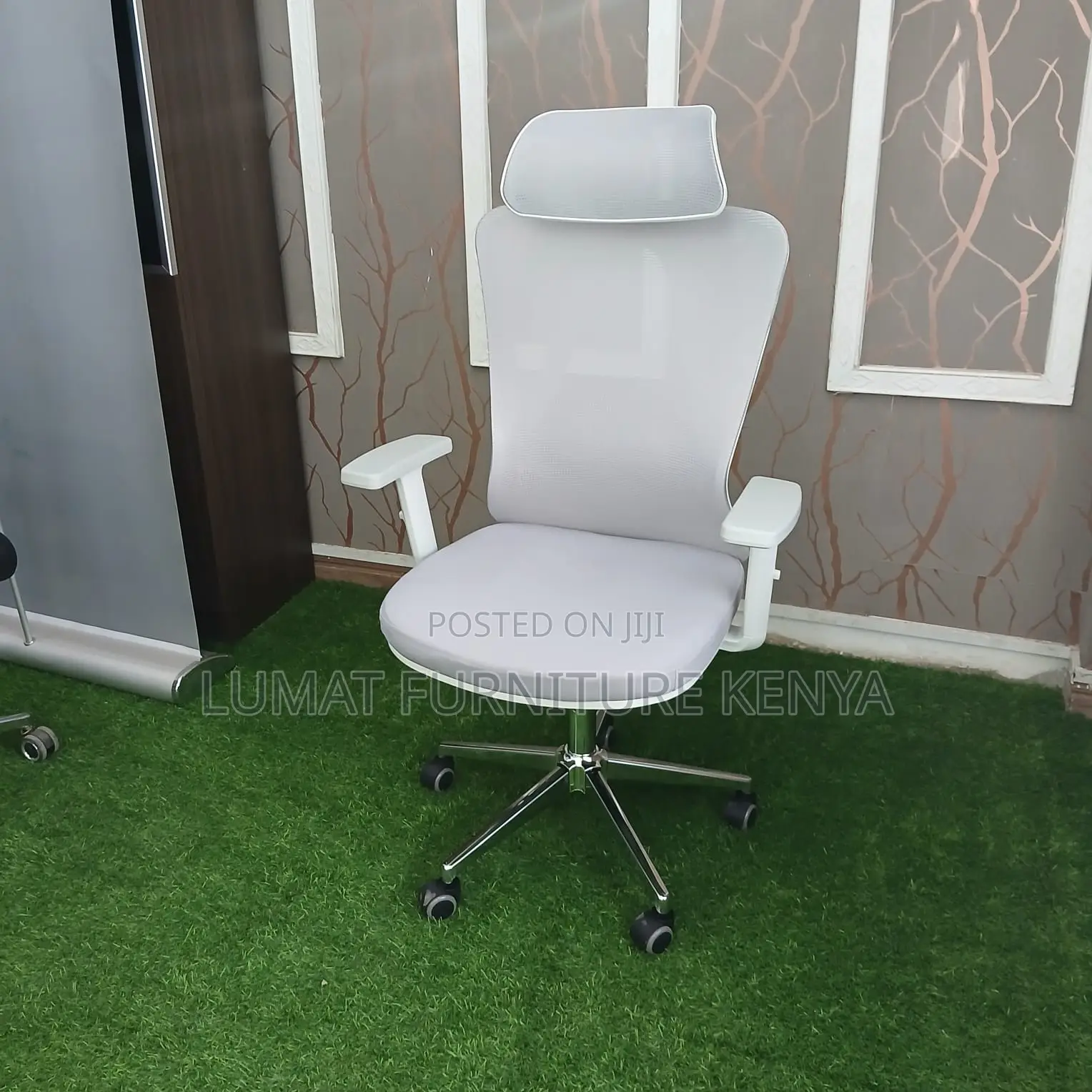 Adjustable Ergonomic Office Chair With Knob