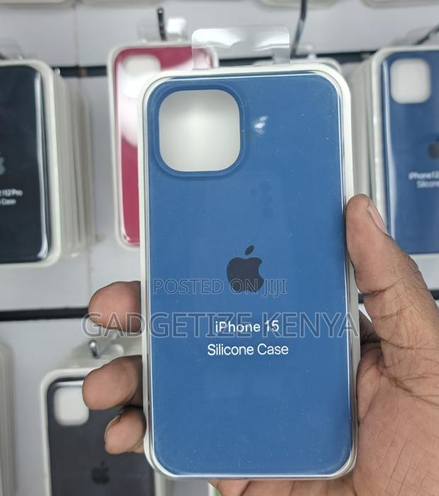 Thick Silicone Matte Back Case Cover for iPhone 15 Series - thumbnail 4