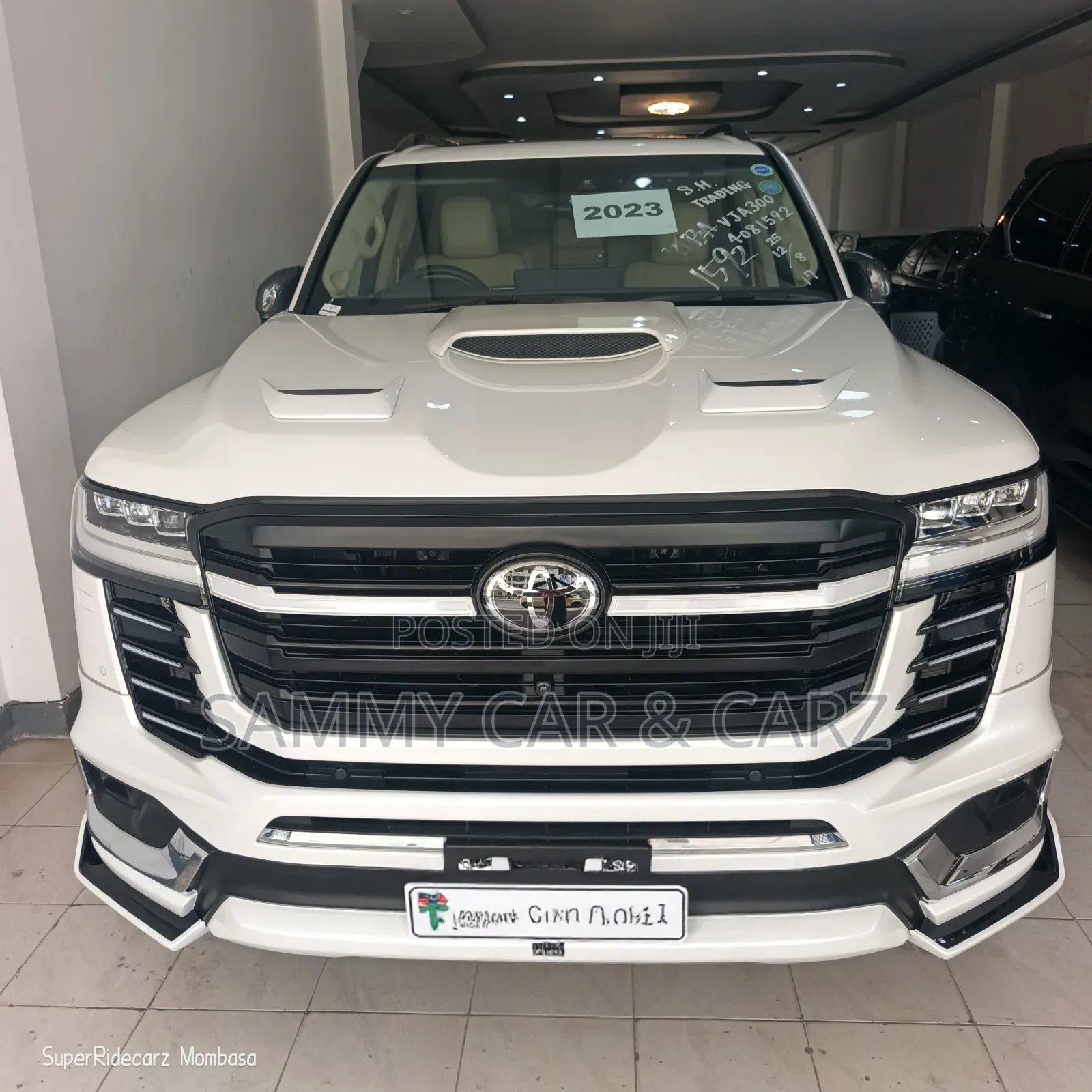 Toyota Land Cruiser LC300 2023 White
