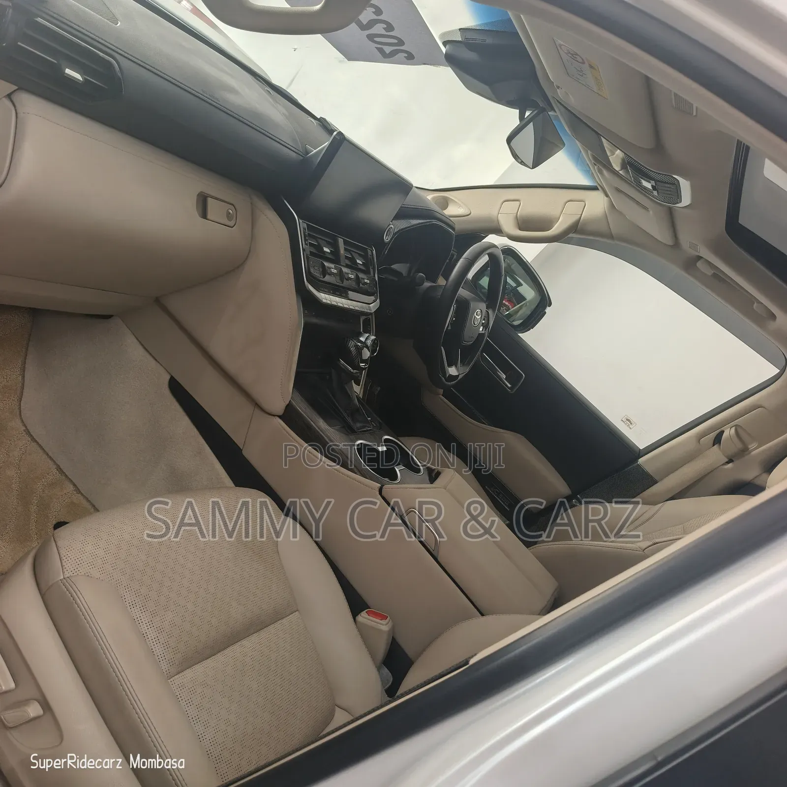 Toyota Land Cruiser LC300 2023 White