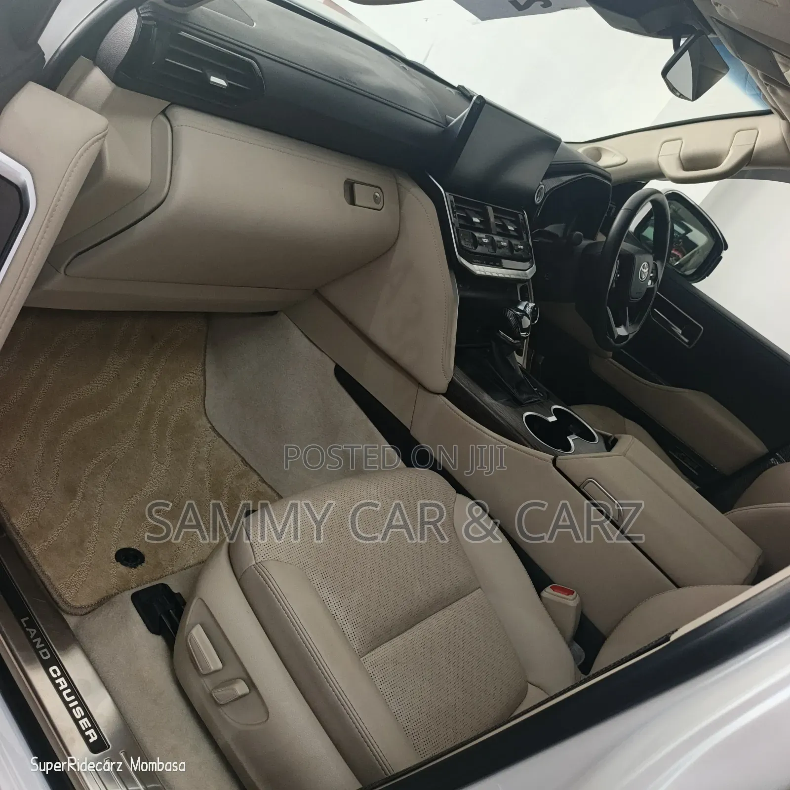 Toyota Land Cruiser LC300 2023 White