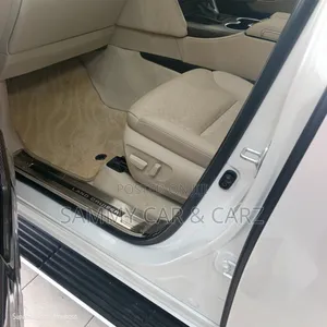 Toyota Land Cruiser LC300 2023 White