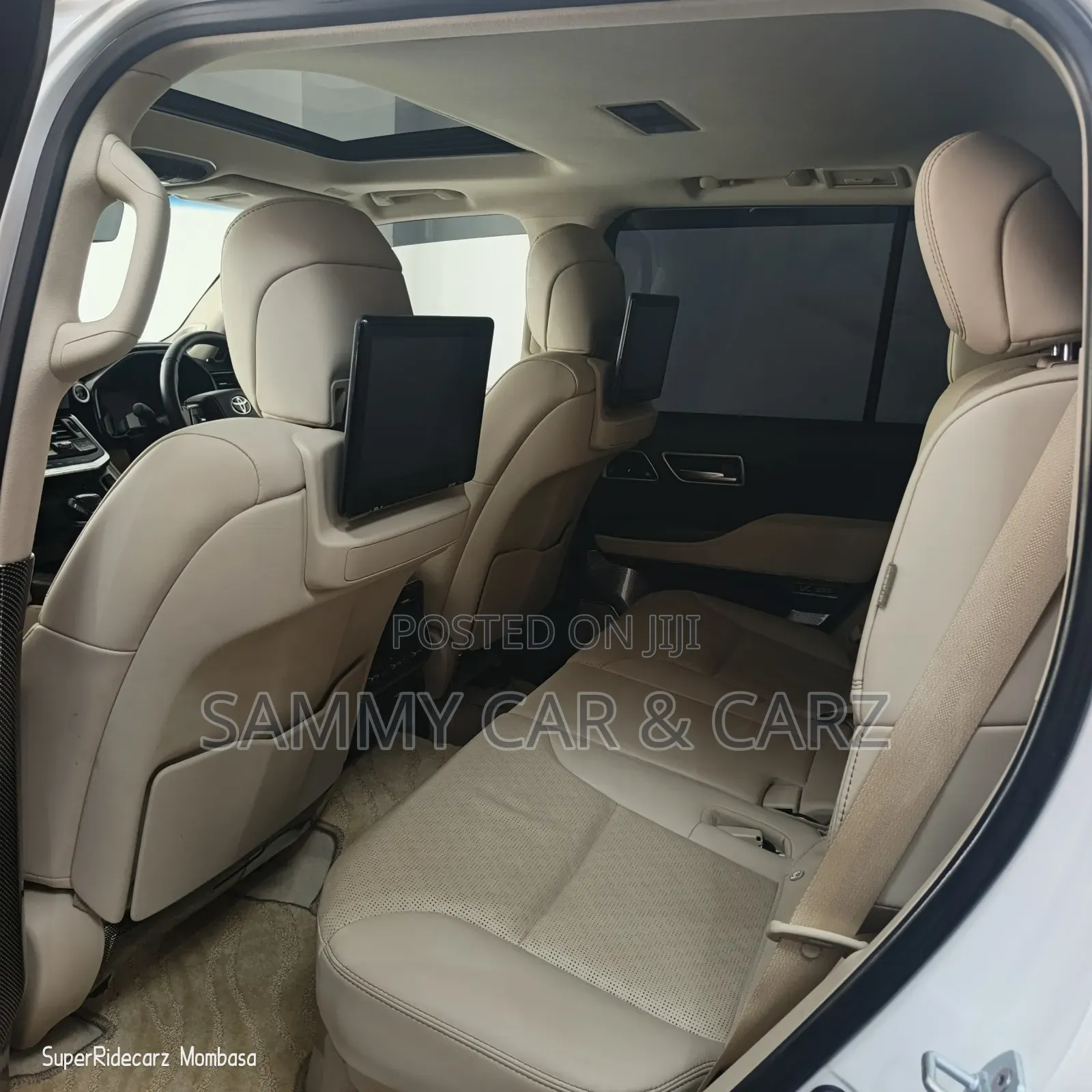 Toyota Land Cruiser LC300 2023 White