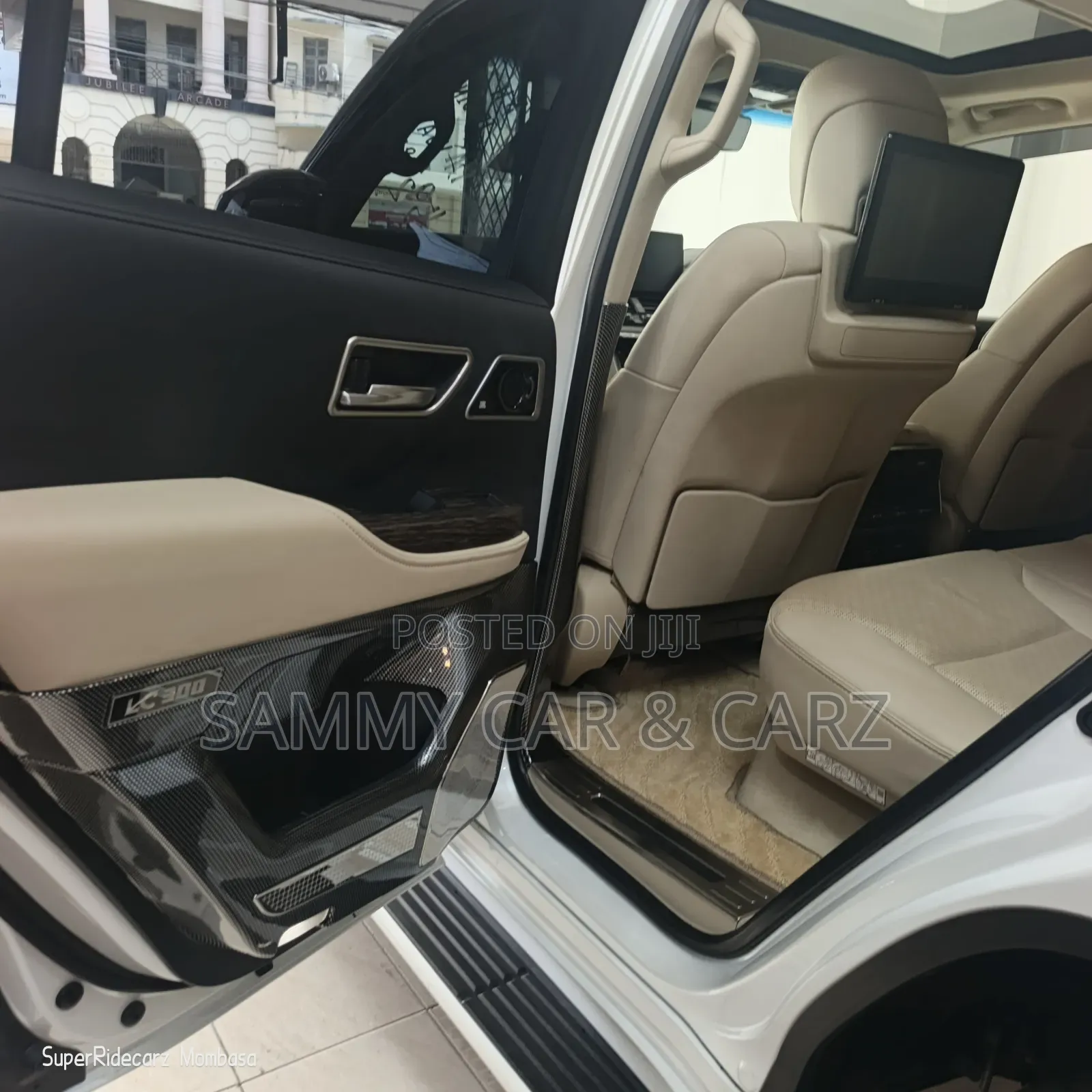 Toyota Land Cruiser LC300 2023 White
