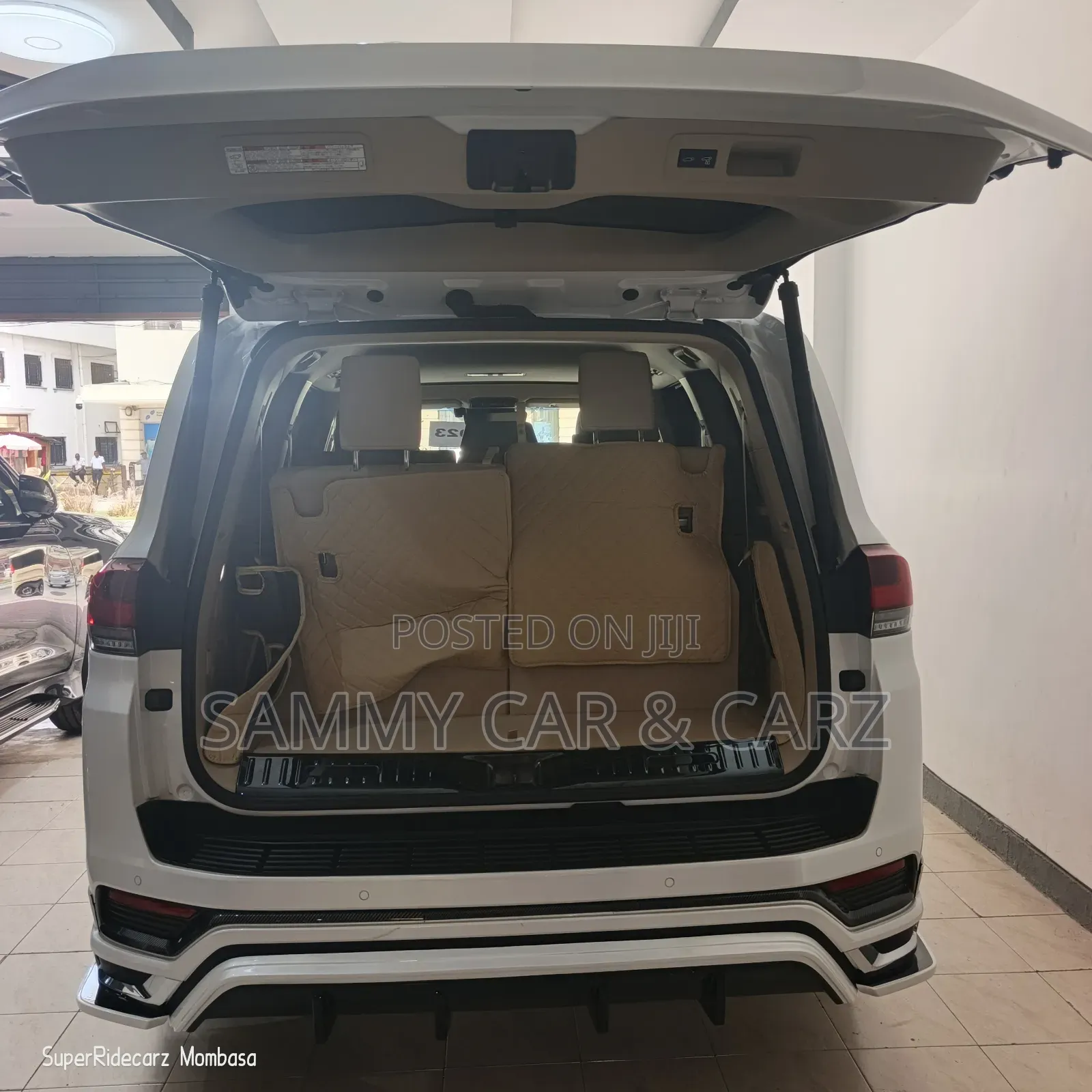 Toyota Land Cruiser LC300 2023 White