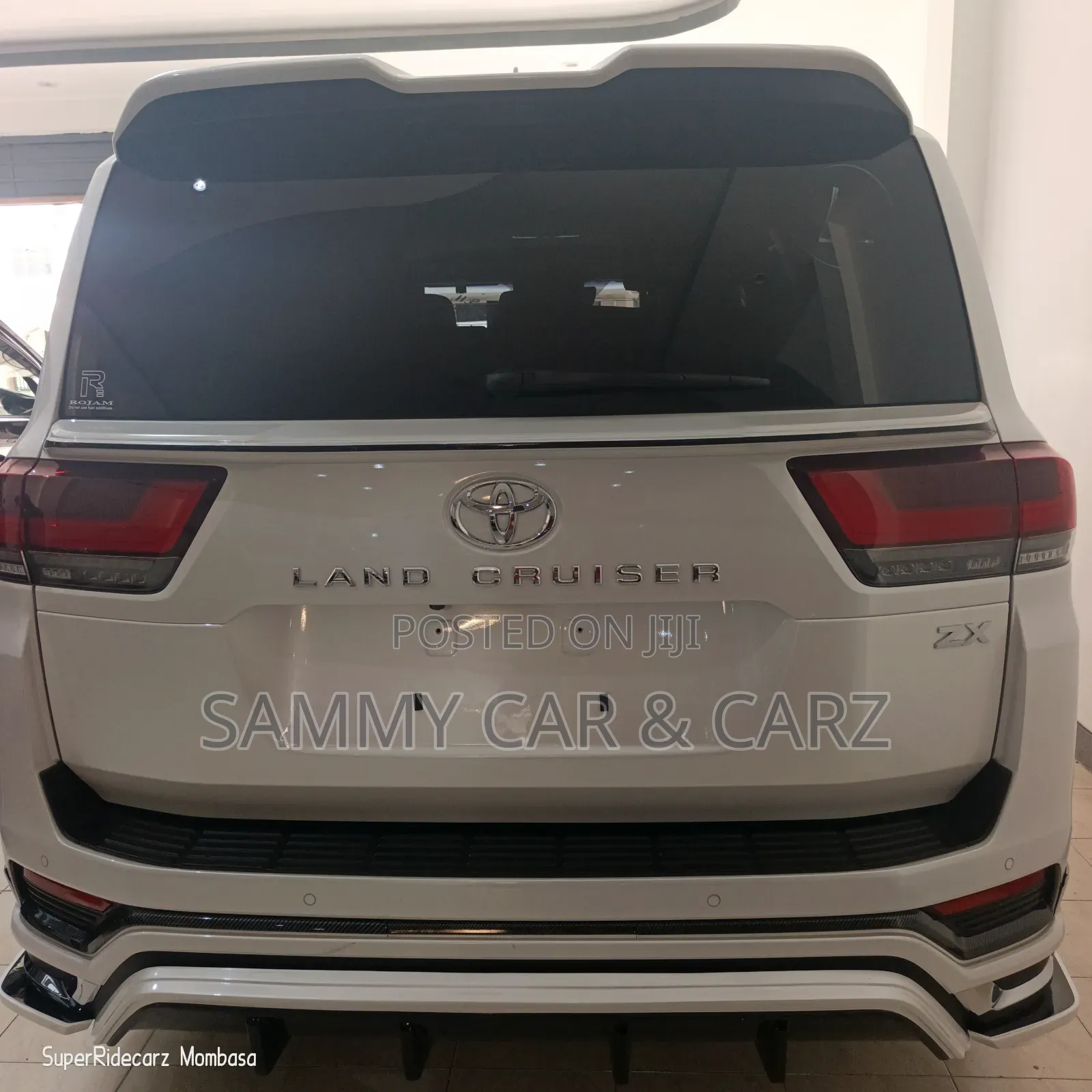 Toyota Land Cruiser LC300 2023 White