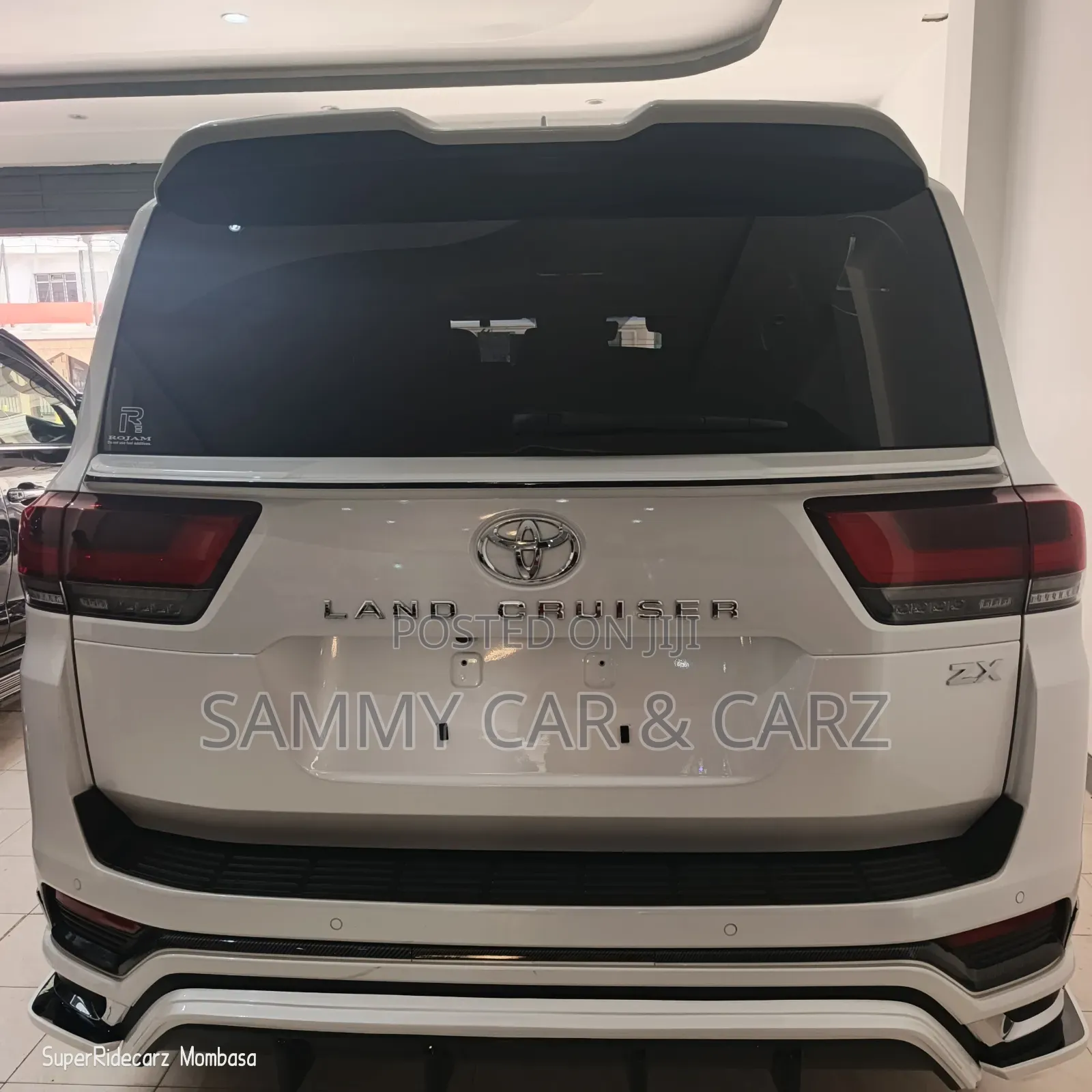 Toyota Land Cruiser LC300 2023 White