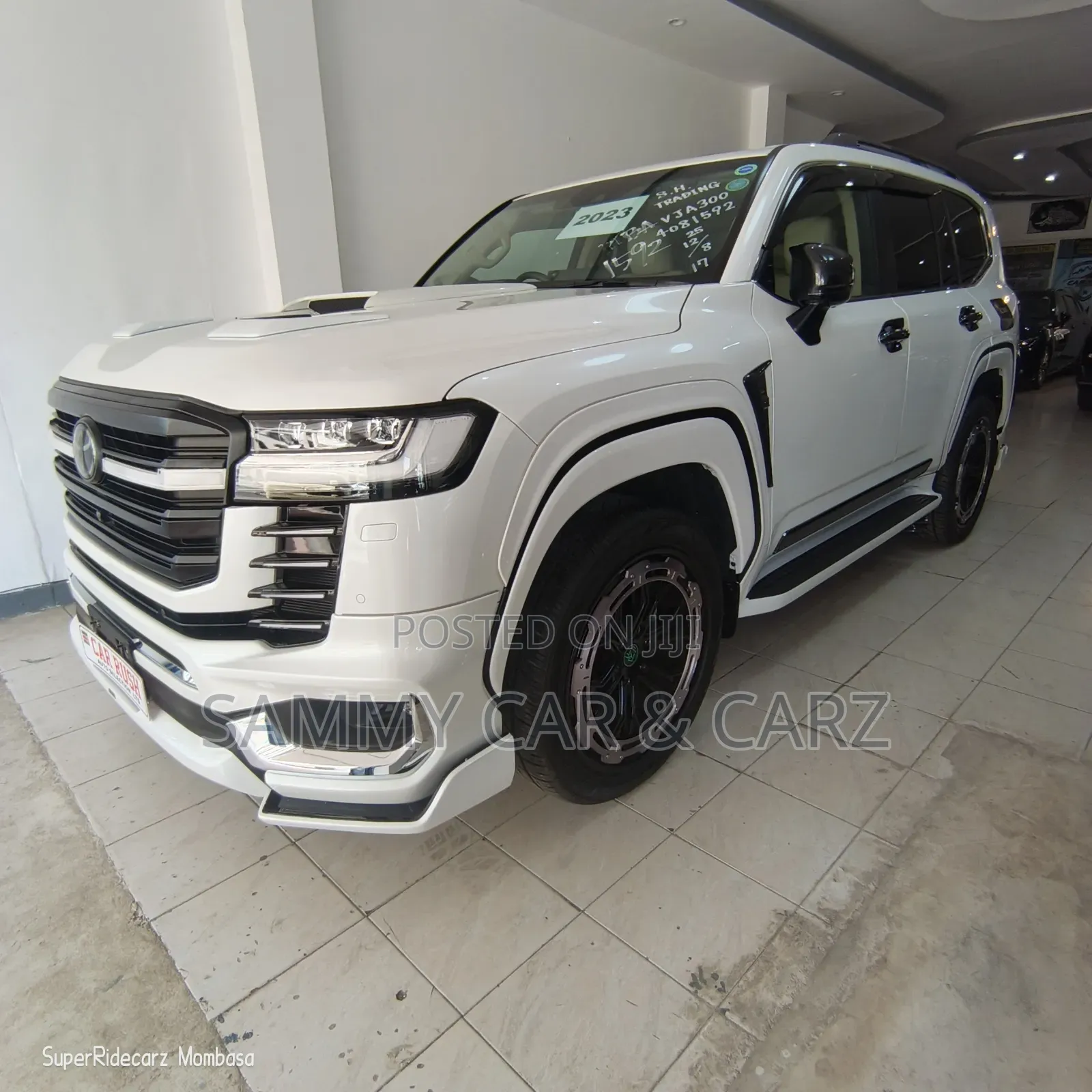 Toyota Land Cruiser LC300 2023 White